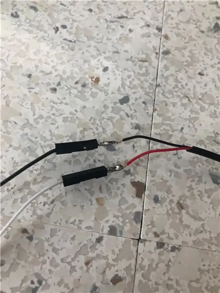 Wire ang Mga Nagsasalita sa Microcontroller