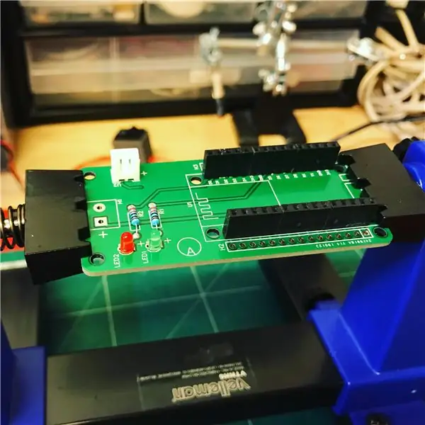 Opcional: PCB personalizado e caixa com corte a laser