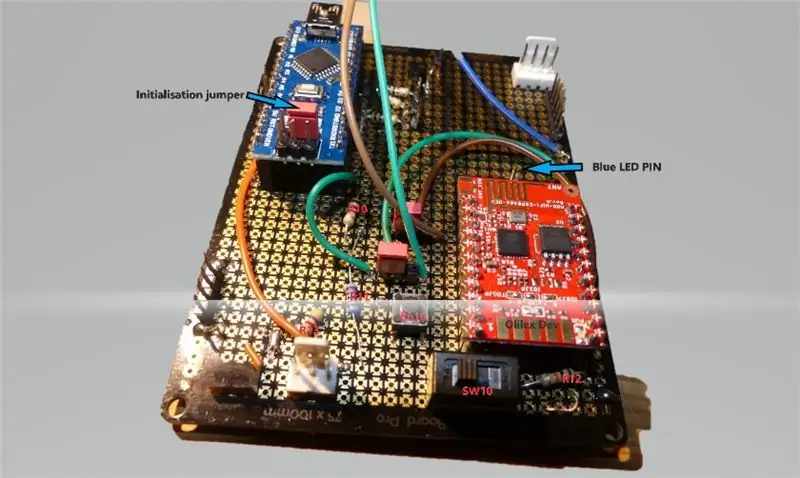 Soldeu els microcontroladors del PCB 4/7