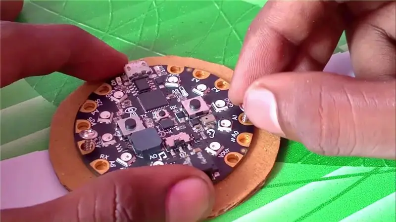 Muntar el microcontrolador al disseny