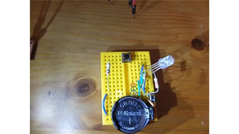 Programe o ATTiny e conecte sua placa de pão ao programador AVR