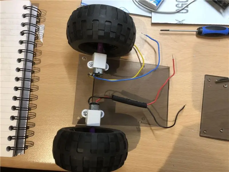 Messen, Schneiden und Bohren des Plexiglases