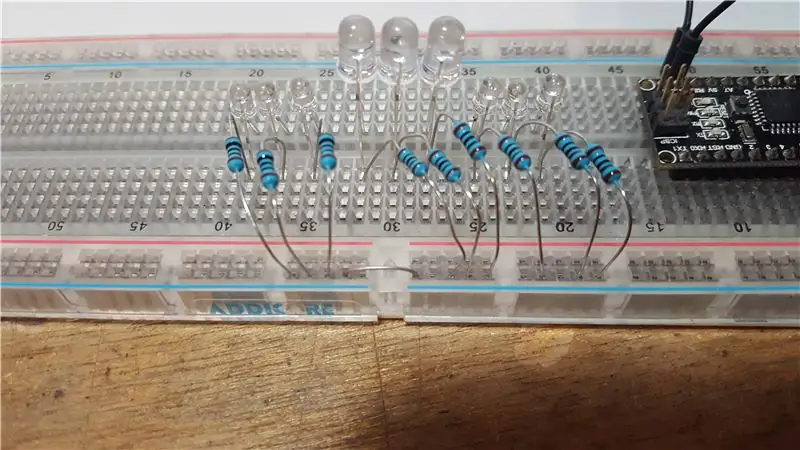 Postavite LED diode i otpornike …