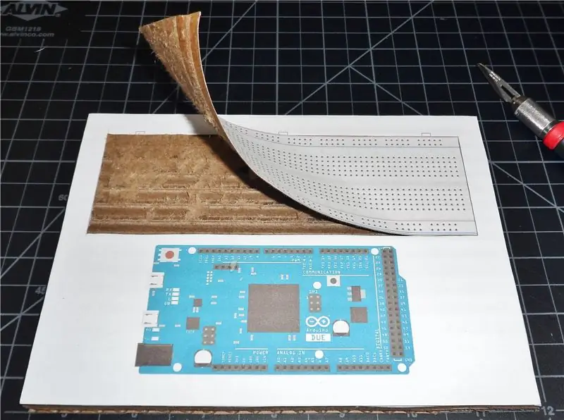 Բնակարան Breadboard- ի համար