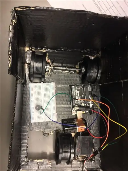 Reuneix els subministraments necessaris per a aquest projecte Arduino