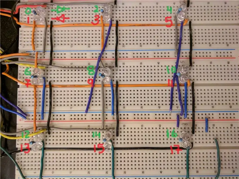 Stel die broodbord op met 18 LED's