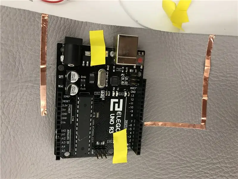 เชื่อมต่อทุกอย่างกับ Arduino และอัปโหลดโค้ด