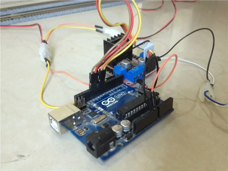 Connectez le pilote de moteur à la carte Arduino