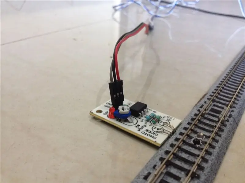 Sambungkan Trek 'sensored' ke Arduino Board