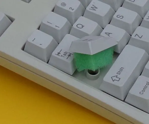 Tastatur-Hack mit einer Büroklammer