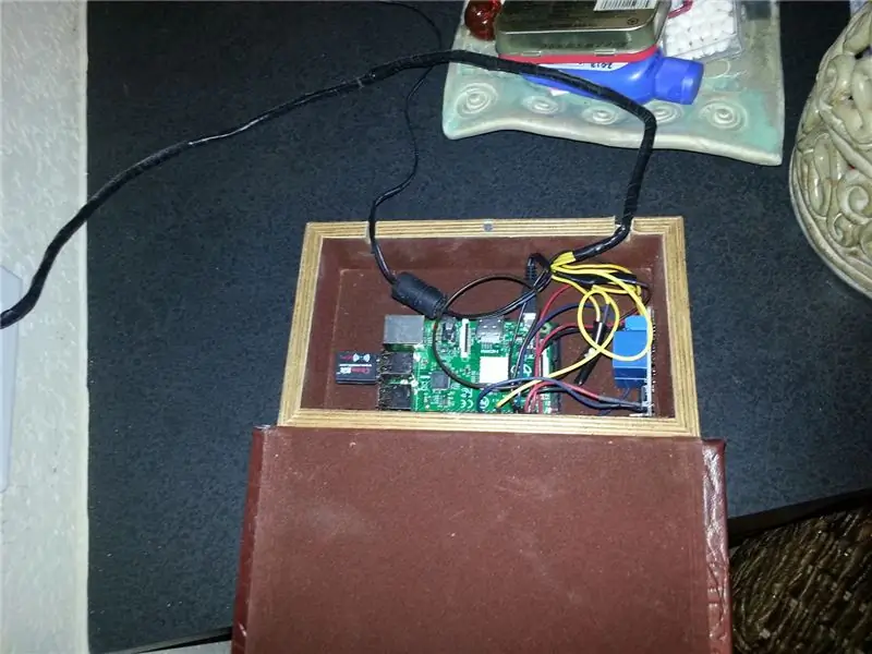 Weka Raspberry Pi katika Kitabu cha Siri