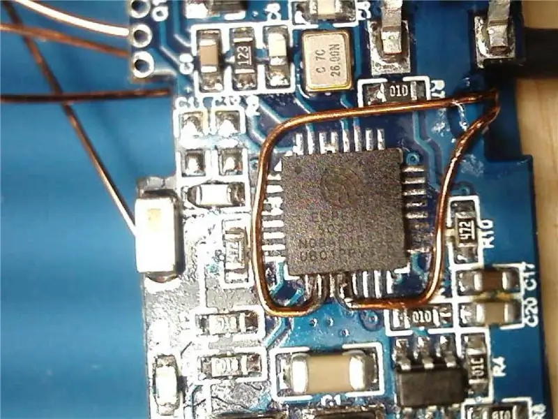 Solder маалыматтары ESP8285 казыктарына туташат