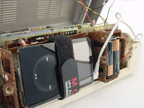 Retro IPod Boombox: 10 hapa