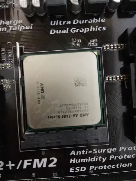 Vložte CPU