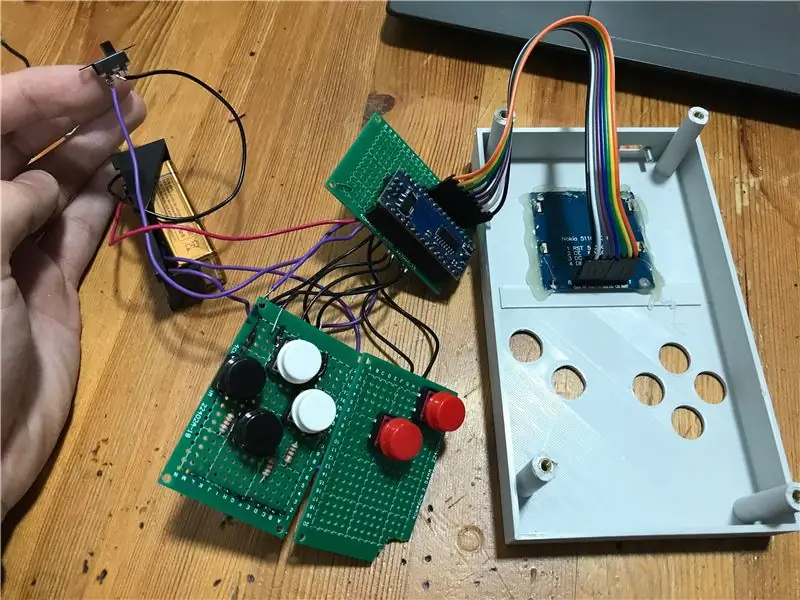 Montaje: LCD e interruptor deslizante