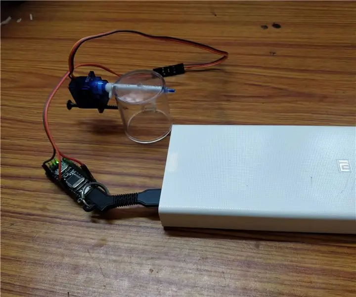 Ushqyesi i Peshkut Duke Përdorur Arduino Nano, Servo Motor dhe Materiale Mbeturinash: 7 Hapa