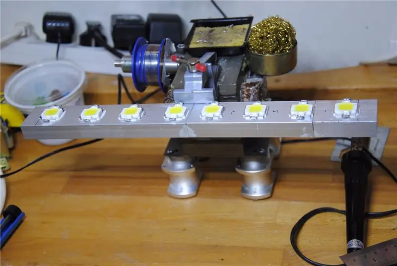 Memasang LED ke Heat-Sink W/ Thermal Adhesive