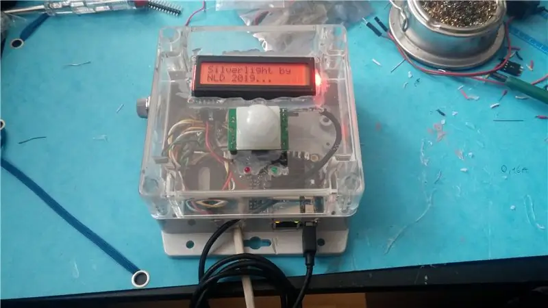 सिल्वरलाइट: सर्वर रूम के लिए Arduino आधारित पर्यावरण मॉनिटर