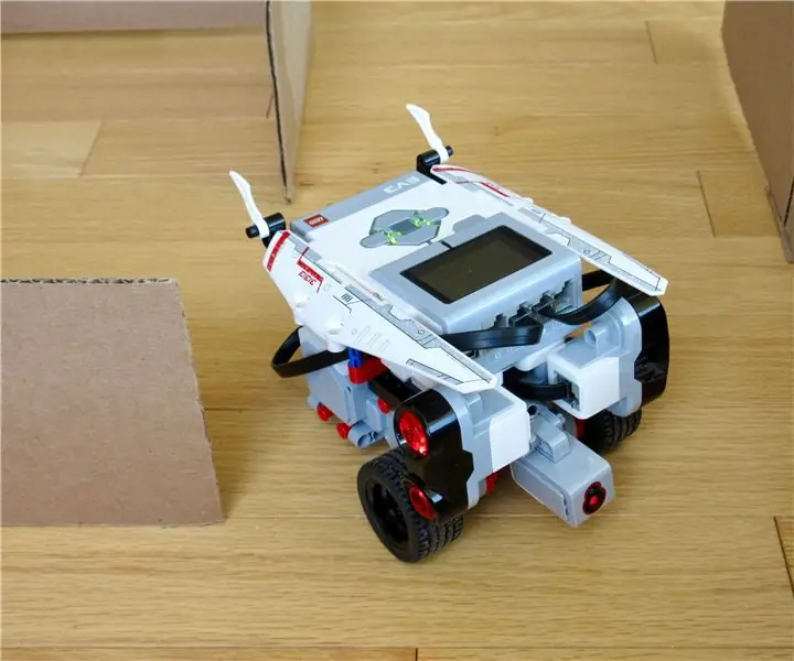 LEGO Robot driver gjennom en labyrint: 9 trinn