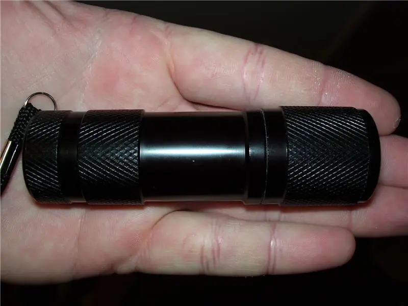 Katamtamang Pagpapabuti sa isang Harbor Freight Led Flashlight: 4 Mga Hakbang