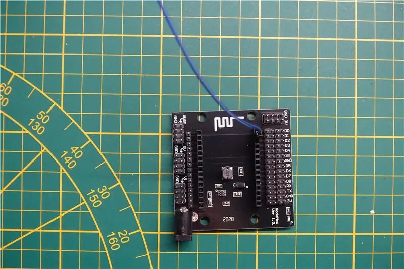 Conecte NodeMCU a la placa de conexiones