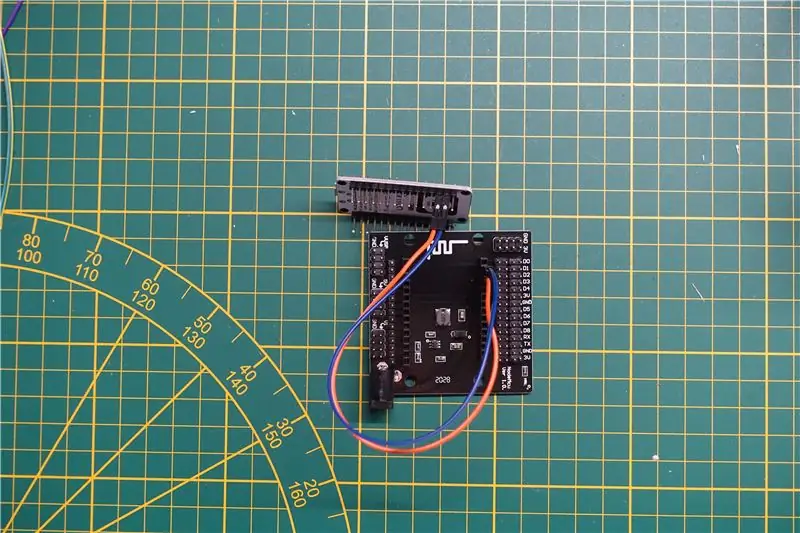 NodeMCU ን ከ Breakout ቦርድ ጋር ያገናኙ