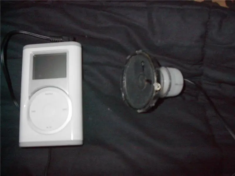 Суу бөтөлкөсү Ipod спикери: 6 кадам