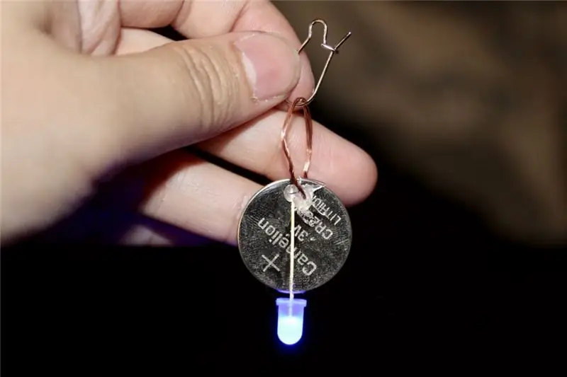 Anting-anting Lampu LED Geeky