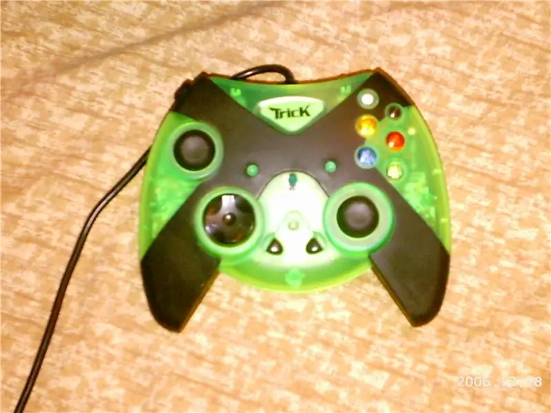 Kako narediti, da vaš krmilnik Xbox utripa z nekaj LED, vendar se ne bo več tresel: 4 koraki