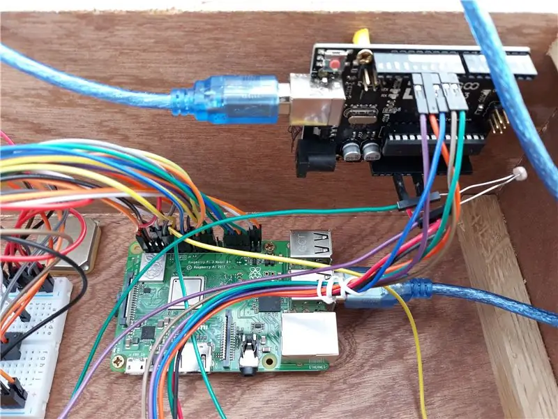 Conecte o Arduino e o scanner RFID na lateral