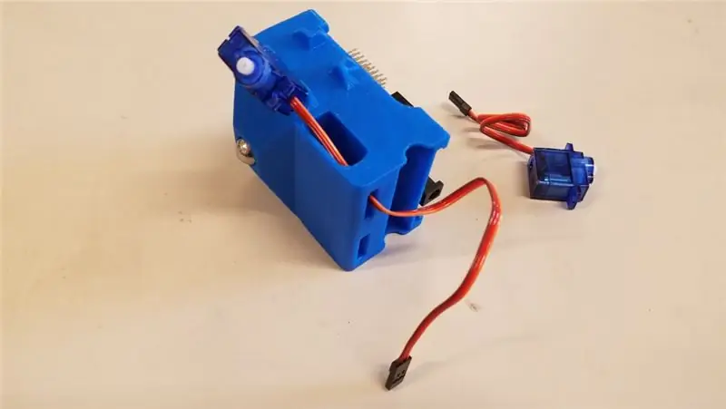 I-install ang Servo Motors sa Base