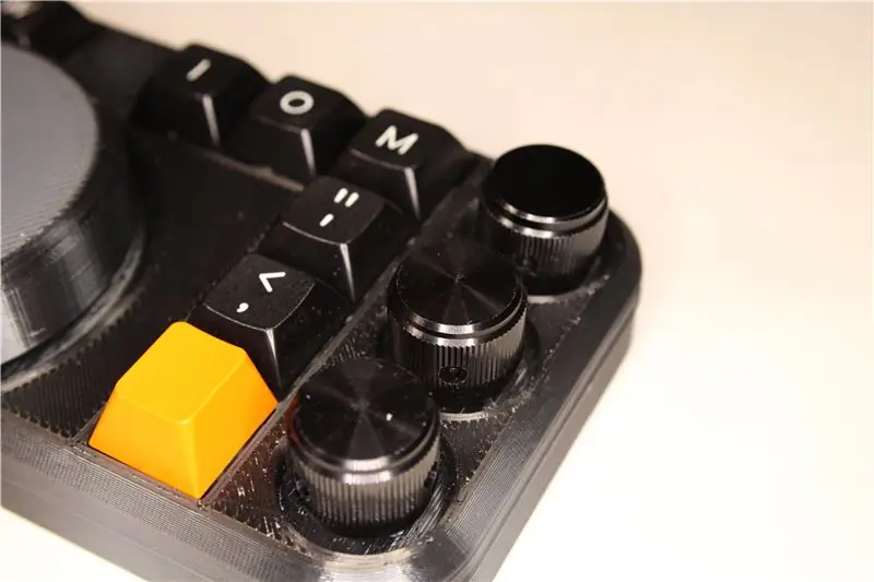 הגיע זמן הכפתור הישר (וגם Keycaps)