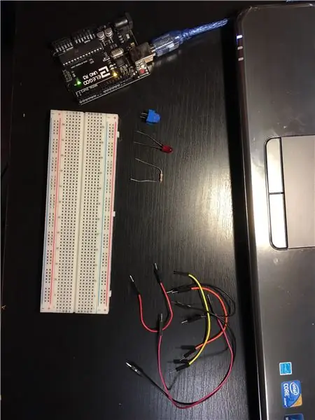 Melemahkan dan Mencerahkan LED Dengan Arduino