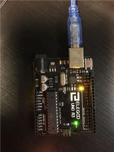 Pripojte dosku Arduino k počítaču