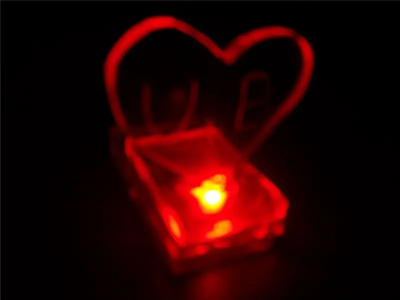 Cadeau de Saint-Valentin avec effet LED astucieux : 6 étapes (avec photos)