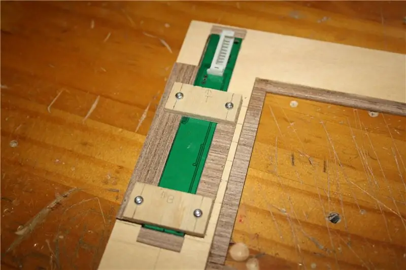 Ugradnja LCD i PCB -a