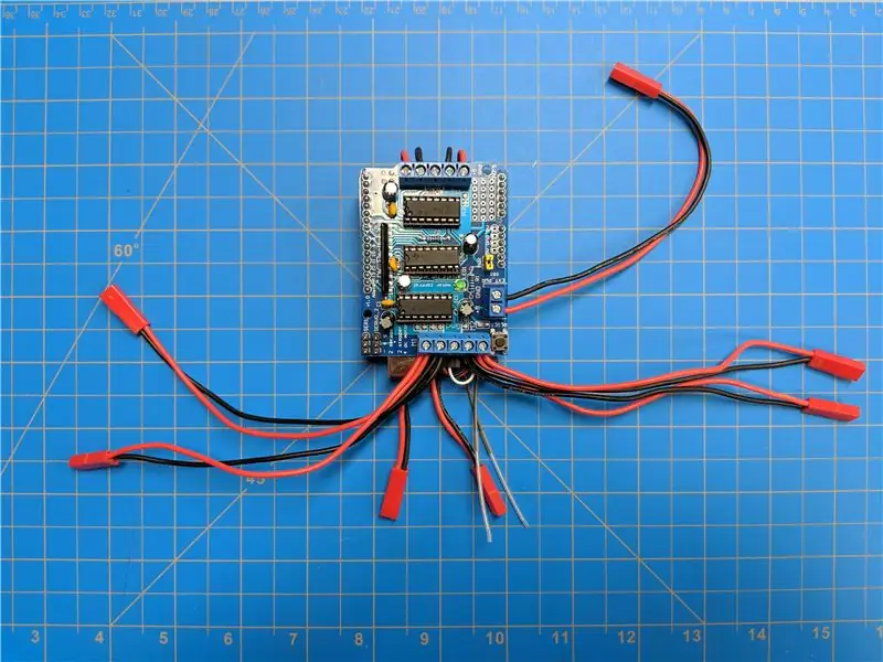 Arduino стекийг явах эд ангиудын доод хэсэгт холбох