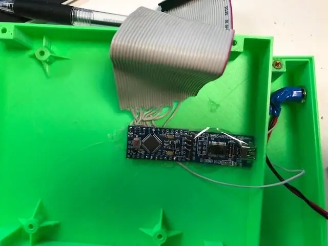 Kleber in den Arduino