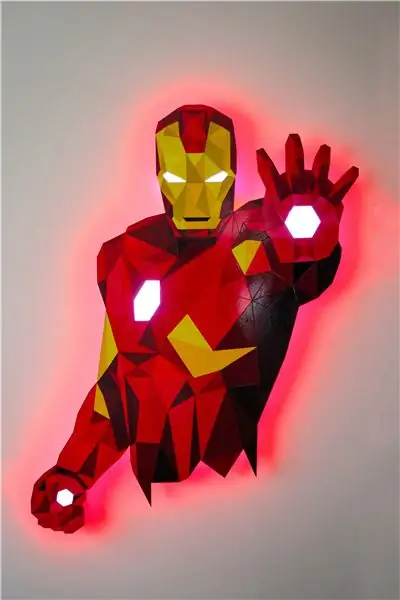 Low-Poly Iron Man cu benzi LED controlate de Wifi