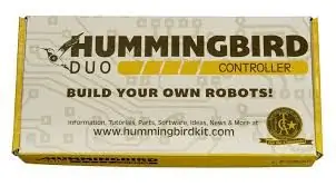 Introduzione alla robotica per studenti delle scuole elementari con controller Hummingbird