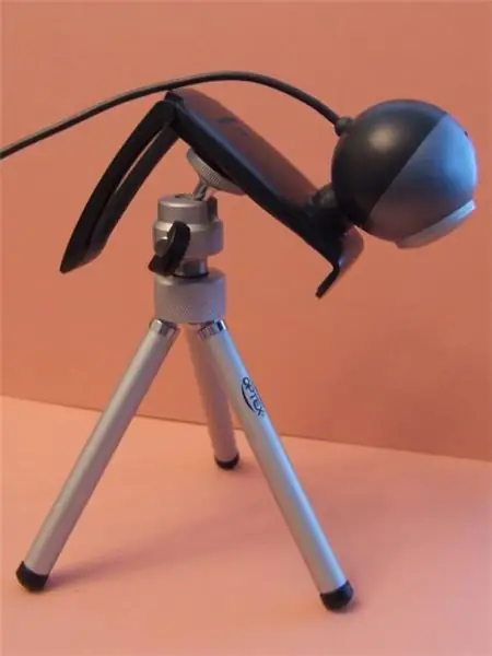 Tripod ntsib Logitech Webcam: 7 Kauj Ruam