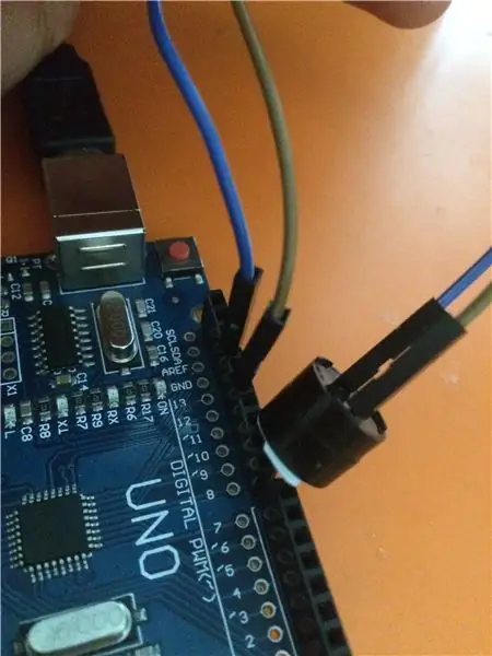 De versnellingsmeter en zoemer verbinden met de Arduino