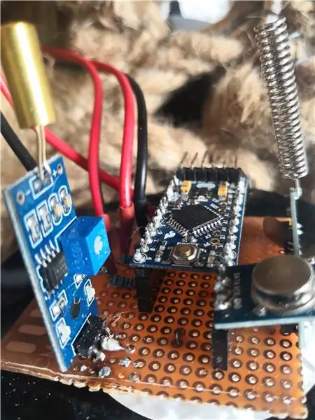 Ako naprogramovať Arduino Pro Mini pomocou Arduino Uno