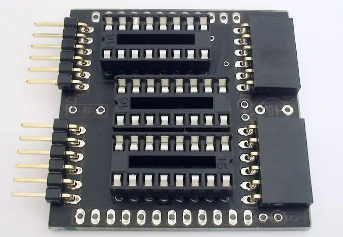 Memasukkan Soket DIP 16-pin