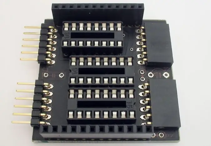 Inserimento dei connettori femmina a 12 pin