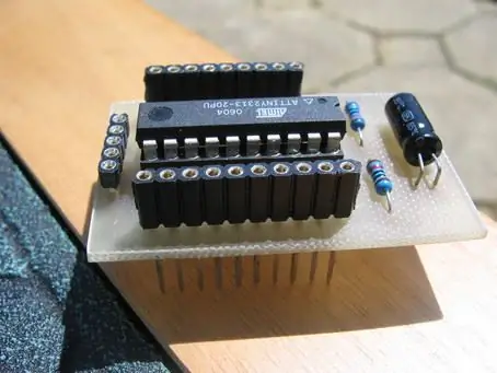 AVR Mini Board լրացուցիչ տախտակներով