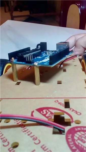 Ruuvaa Arduino autoon!