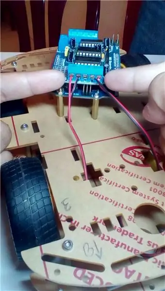 Լարերը Arduino Motor Shield- ին