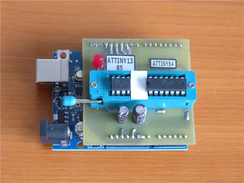 Un pequeño programador para microcontroladores ATTINY con Arduino UNO