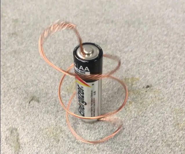 DIY homopolárny motor (roztočte batériu): 4 kroky